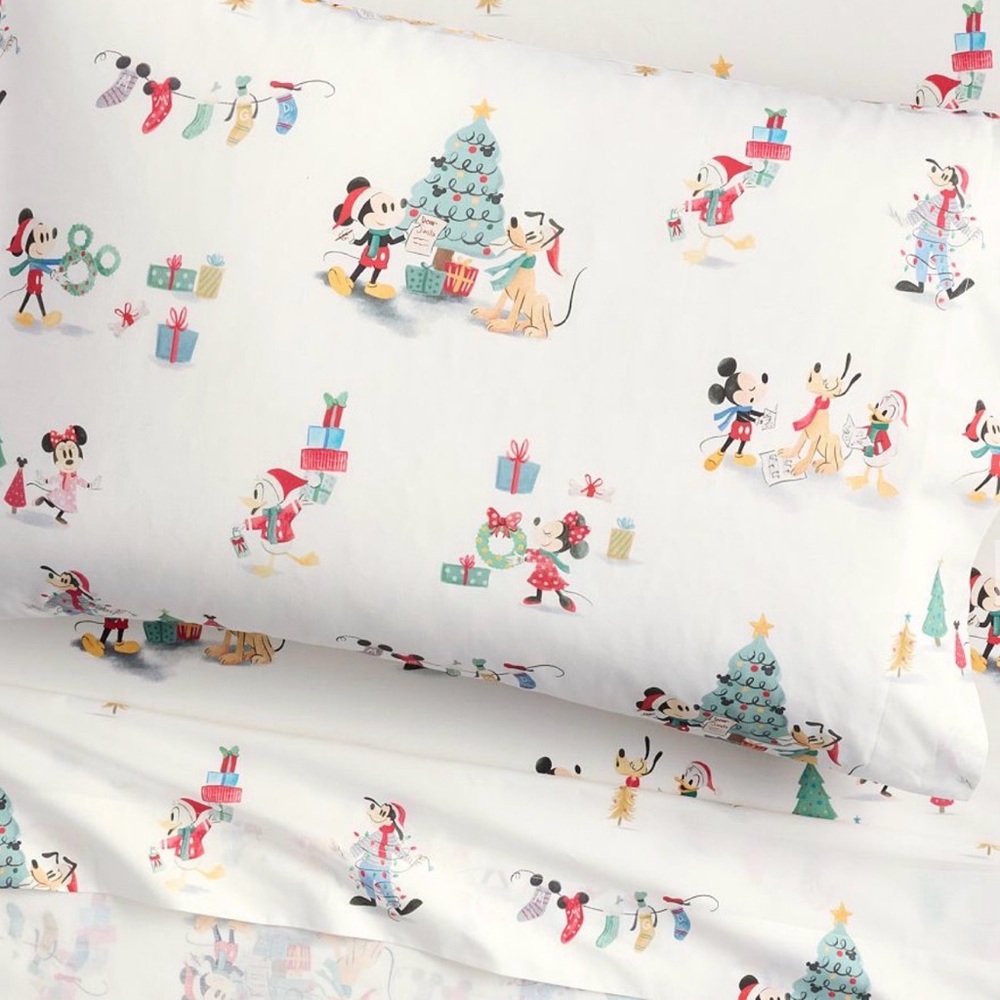 NWT Disney Mickey Mouse & Friends Holiday Organic Sheet Set – Twin 🎄🐭